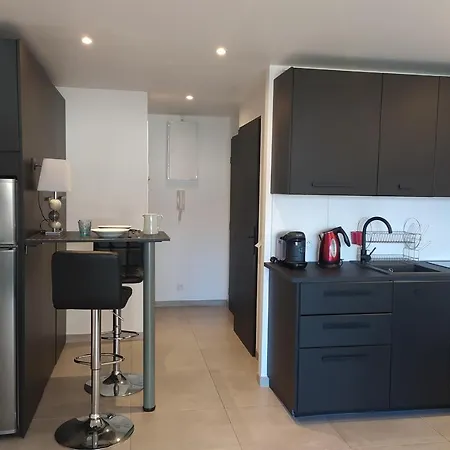 Apartment Charming Air-conditioned Studio 