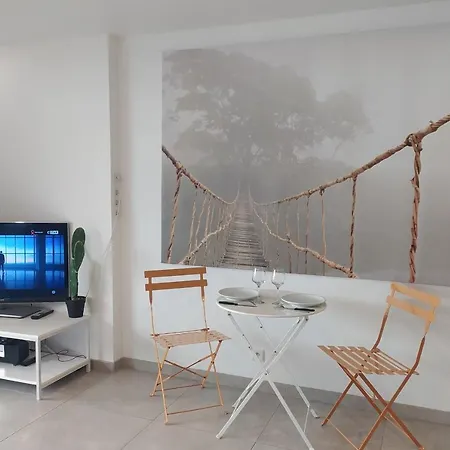 Apartment Charming Air-conditioned Studio 